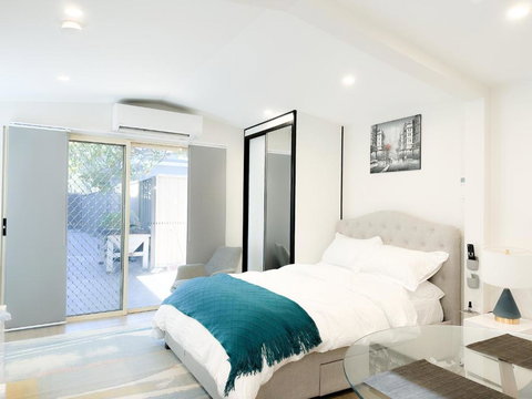 Private, Local Living Studio In Mascot, Airport - Broome Tourism 0