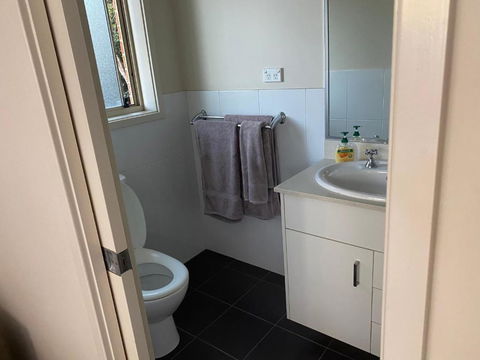 Private Room With Ensuite And Parking Close To Wollongong CBD - Broome Tourism 3