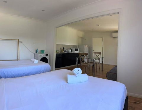 Private Studio House Unit In Dundas Valley - Broome Tourism 2