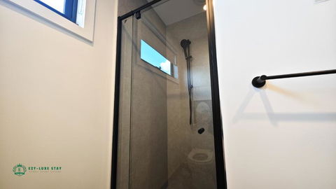 Private Suite With Queen Bed TV - Room 11 - Broome Tourism 3