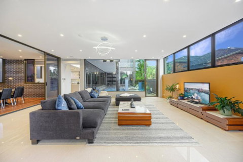 Putney Brand New Luxury House Pool & Waterview - Broome Tourism 1