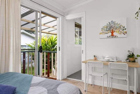 Quadruple Ensuite Room - Nearby Stations & Shops - Broome Tourism 3