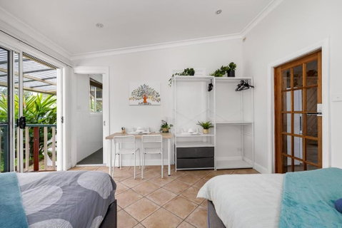 Quadruple Ensuite Room - Nearby Stations & Shops - Broome Tourism 2