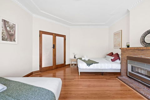 Quadruple Room - Near Transport & Shops - Shared Bathroom - Broome Tourism 0