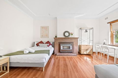Quadruple Room - Near Transport & Shops - Shared Bathroom - Broome Tourism 2