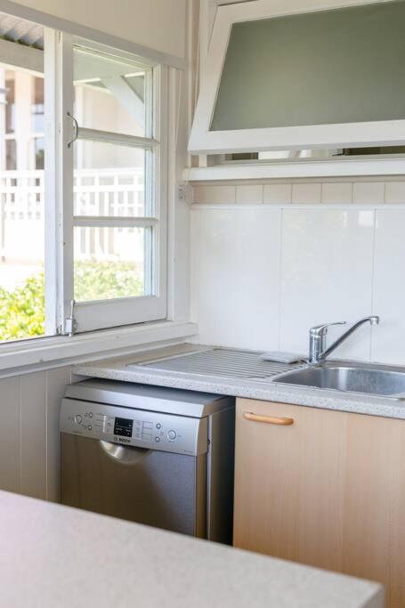 Quaint & Cosy 1 Bedroom Apartment In Queenslander. - Broome Tourism 2