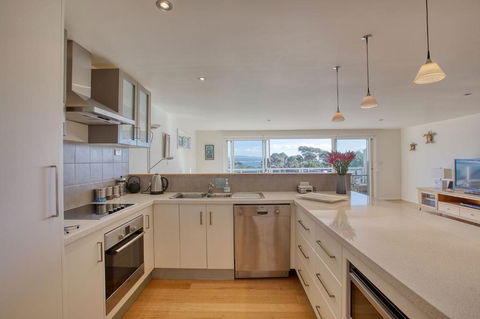 Quarterdeck Apartment - Broome Tourism 3