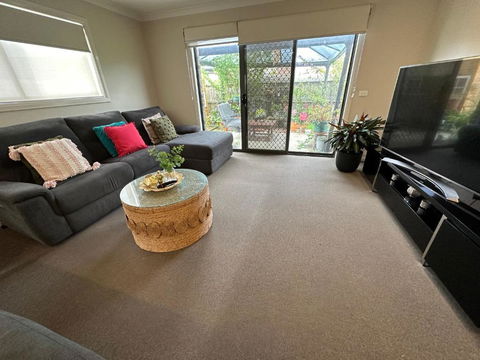 Quiet Comfort For Relaxing Stays - Broome Tourism 1