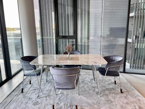 RARE Luxury Waterfront Living - Broome Tourism 3