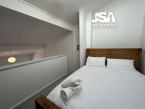 Razorback 4 - Broome Tourism 0