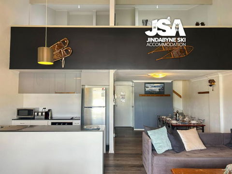 Razorback 6 - Broome Tourism 1