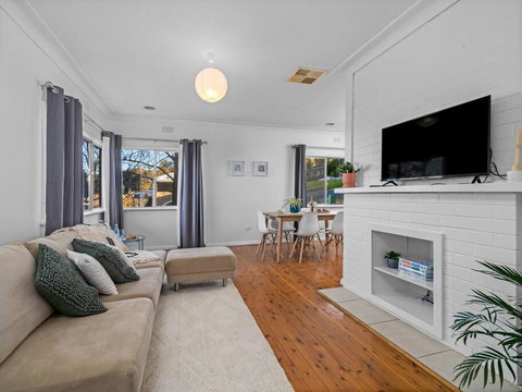 Read Place Retreat - Broome Tourism 1