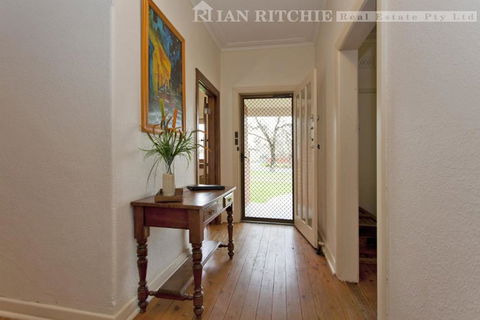 Red Brick Beauty - Central Cottage - Broome Tourism 3