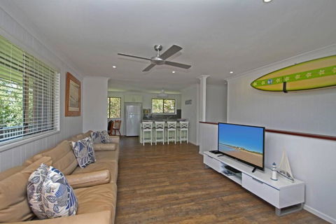 Red Door Beach House - Broome Tourism 3