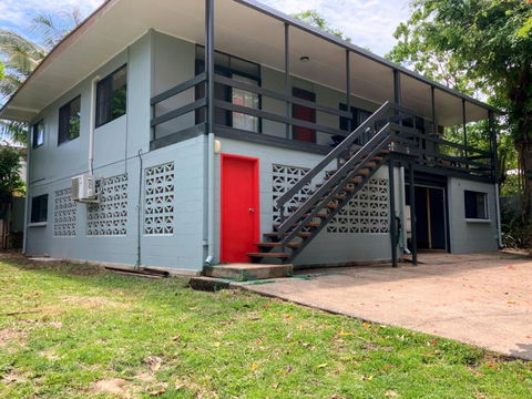 Red Door Cottage - Broome Tourism 1