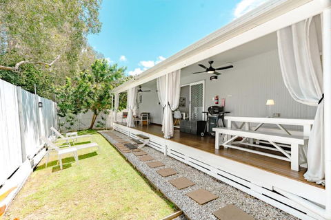 Private Outdoor Spa, Fire Pit, Cinema Room - THE COTTAGE COOLUM BEACH - Broome Tourism 3