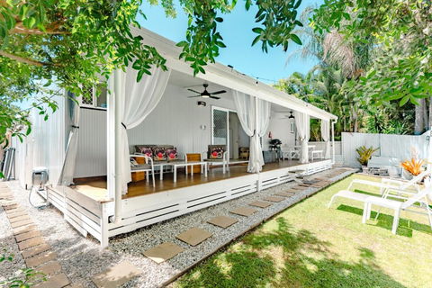 Private Outdoor Spa, Fire Pit, Cinema Room - THE COTTAGE COOLUM BEACH - Broome Tourism 2