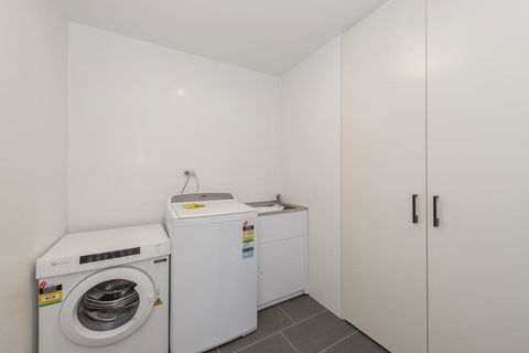 Astra Apartments Newcastle (Broadmeadow) - Broome Tourism 3