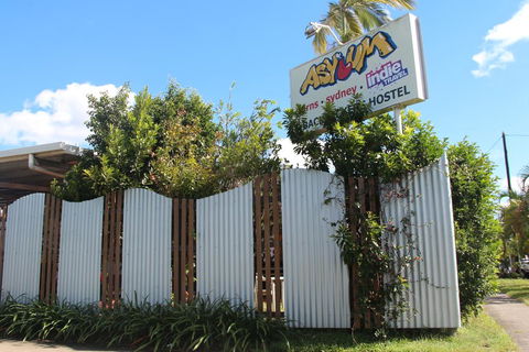 Asylum Cairns Hostel - Broome Tourism 3