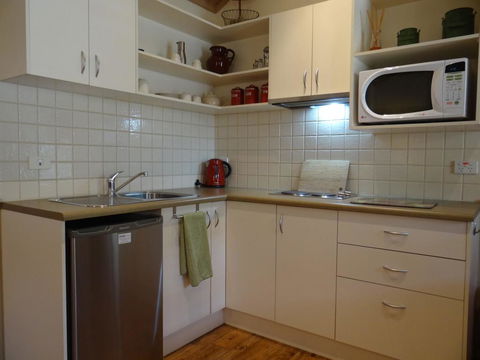 Autumn Affair Cottage 6 - Broome Tourism 2