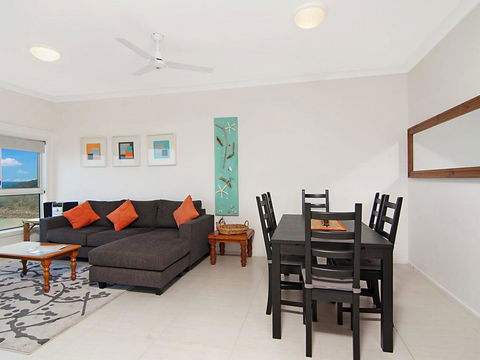 Avalon 3 - Views To Die For - Across The Road From Convent Beach - Broome Tourism 3