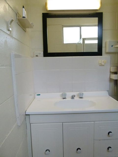 Azalea Motel - Broome Tourism 2