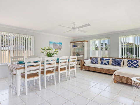 Azure Waters - Perfectly Positioned With Ocean Views - Broome Tourism 1