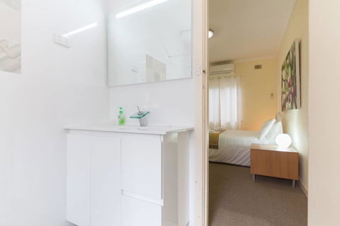 B5 Close To Nedlands, Cafes, Swan River, SCGH & UWA - Broome Tourism 2