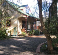Ballarat cottages incorporating yarrowee cottage and Admirals cottage - Broome Tourism