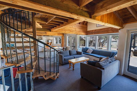 Banjo's Chalet, Alpine-getaways - Broome Tourism 3