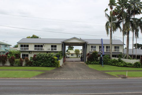 Barrier Reef Motel Innisfail - Broome Tourism 1