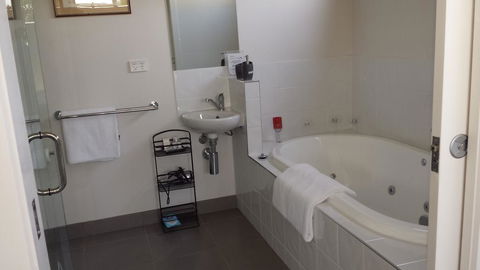 Bass Coast Country Cottages - Broome Tourism 3