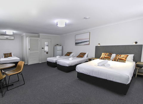 Batemans Bay Hotel - Broome Tourism 2