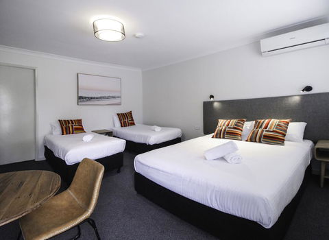 Batemans Bay Hotel - Broome Tourism 3