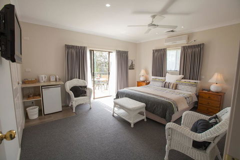 Batemans Bay Manor - Bed And Breakfast - Broome Tourism 0