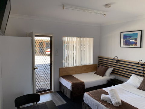 Baths Motel Moree - Broome Tourism 1