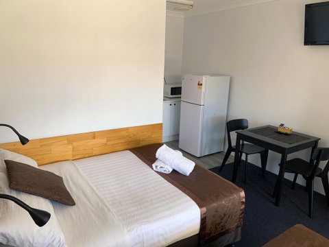 Baths Motel Moree - Broome Tourism 2