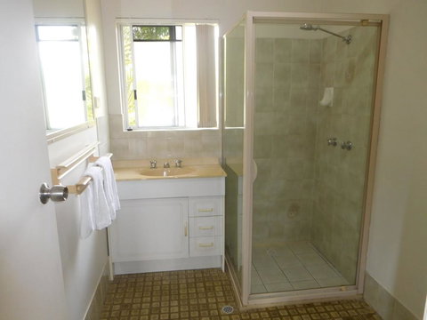 Bayshores Apartment Hervey Bay - Broome Tourism 3