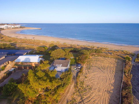 Beach Cottage In The Heart Of Mandurah - Broome Tourism 1