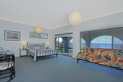 Beach Road 10 Mollymook - Broome Tourism 1