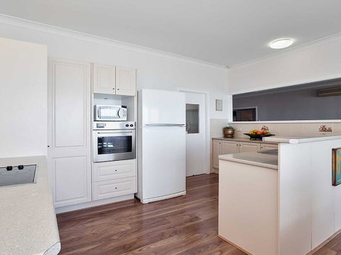 Beached Inn' 93 Foreshore Drive - Spacious Beach Front House - Broome Tourism 2