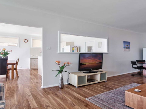 Beached Inn' 93 Foreshore Drive - Spacious Beach Front House - Broome Tourism 3