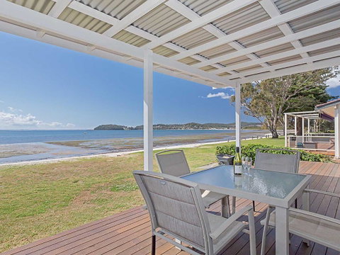 Beached Inn' 93 Foreshore Drive - Spacious Beach Front House - Broome Tourism 0