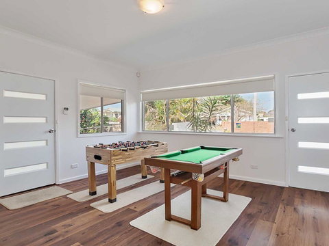 Beached Inn' 93 Foreshore Drive - Spacious Beach Front House - Broome Tourism 1