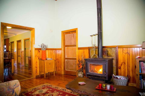 Red Tractor Retreat - Broome Tourism 1