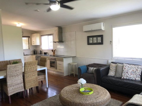 Redland BayBreeze - Broome Tourism 0