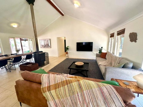 Redtail House - Carlotta - Broome Tourism 0