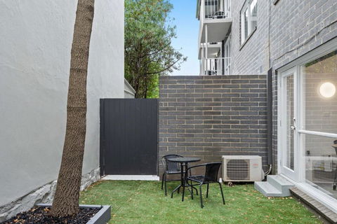 Refined 1-Bed Apartment With Garden Access - Broome Tourism 2