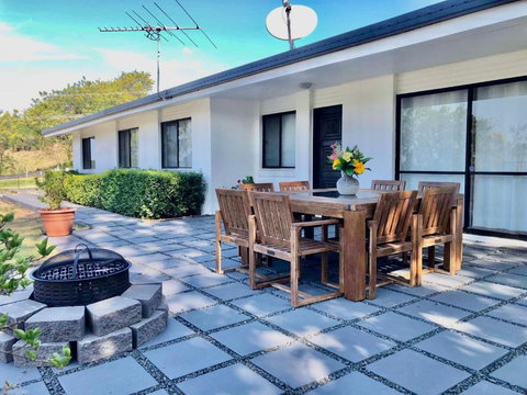 Relax And Enjoy The Scenic Rim - Broome Tourism 0