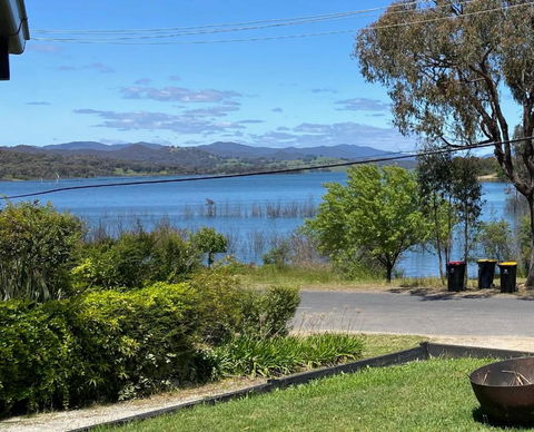 Relax In The Spa With Views Opposite Lake Eildon - Broome Tourism 0